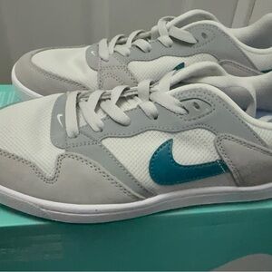 Nike SB Alleyoop 7Y or 8.5 W
